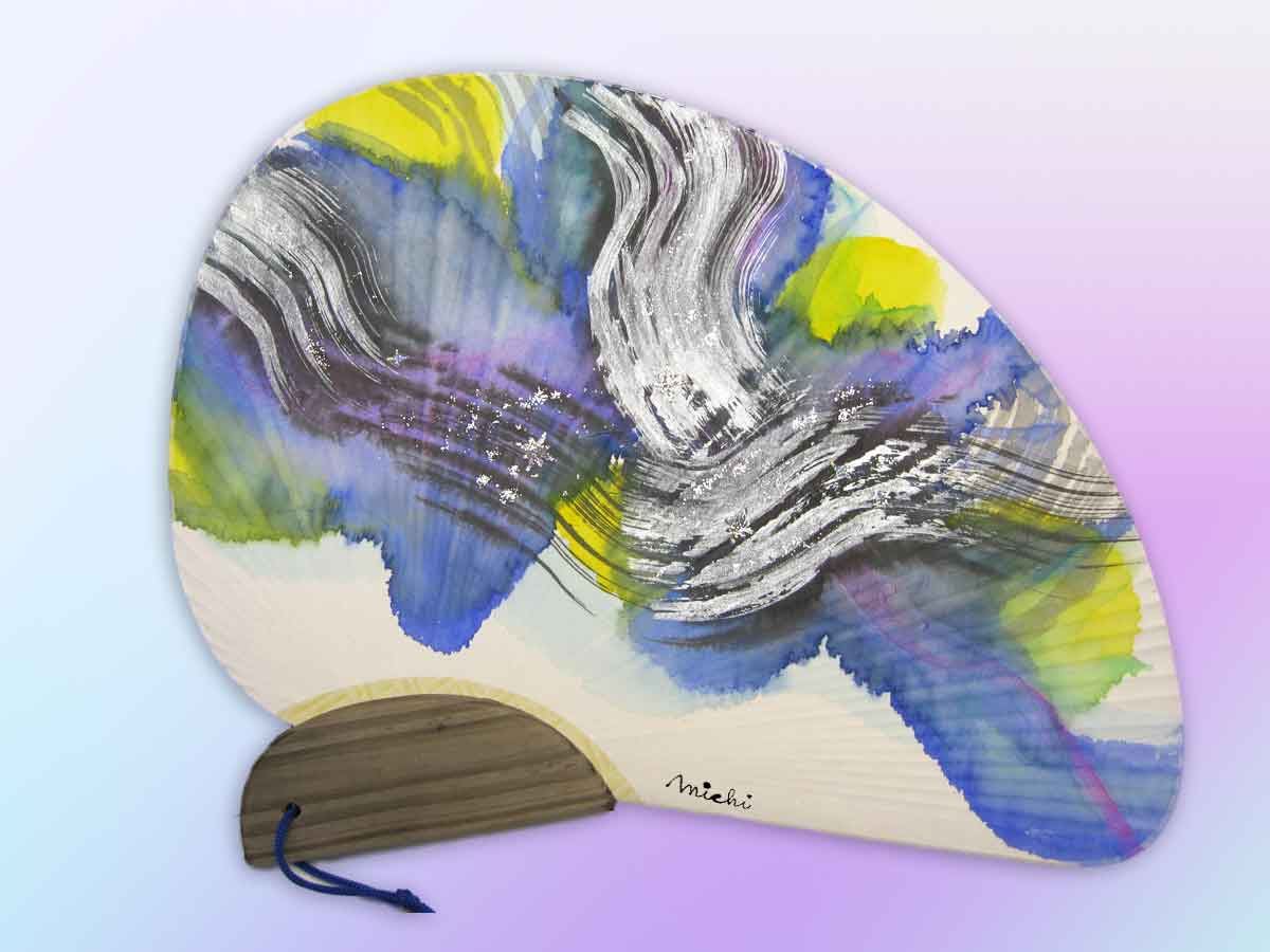 夏の青い空　団扇　中尾道也